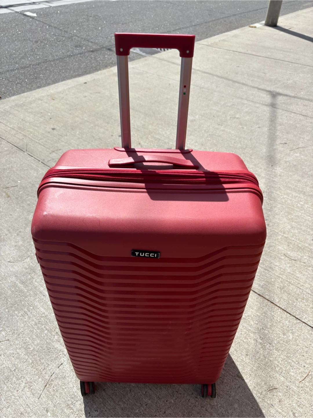 Tucci Red Hardside Spinner Suitcase - photo 2
