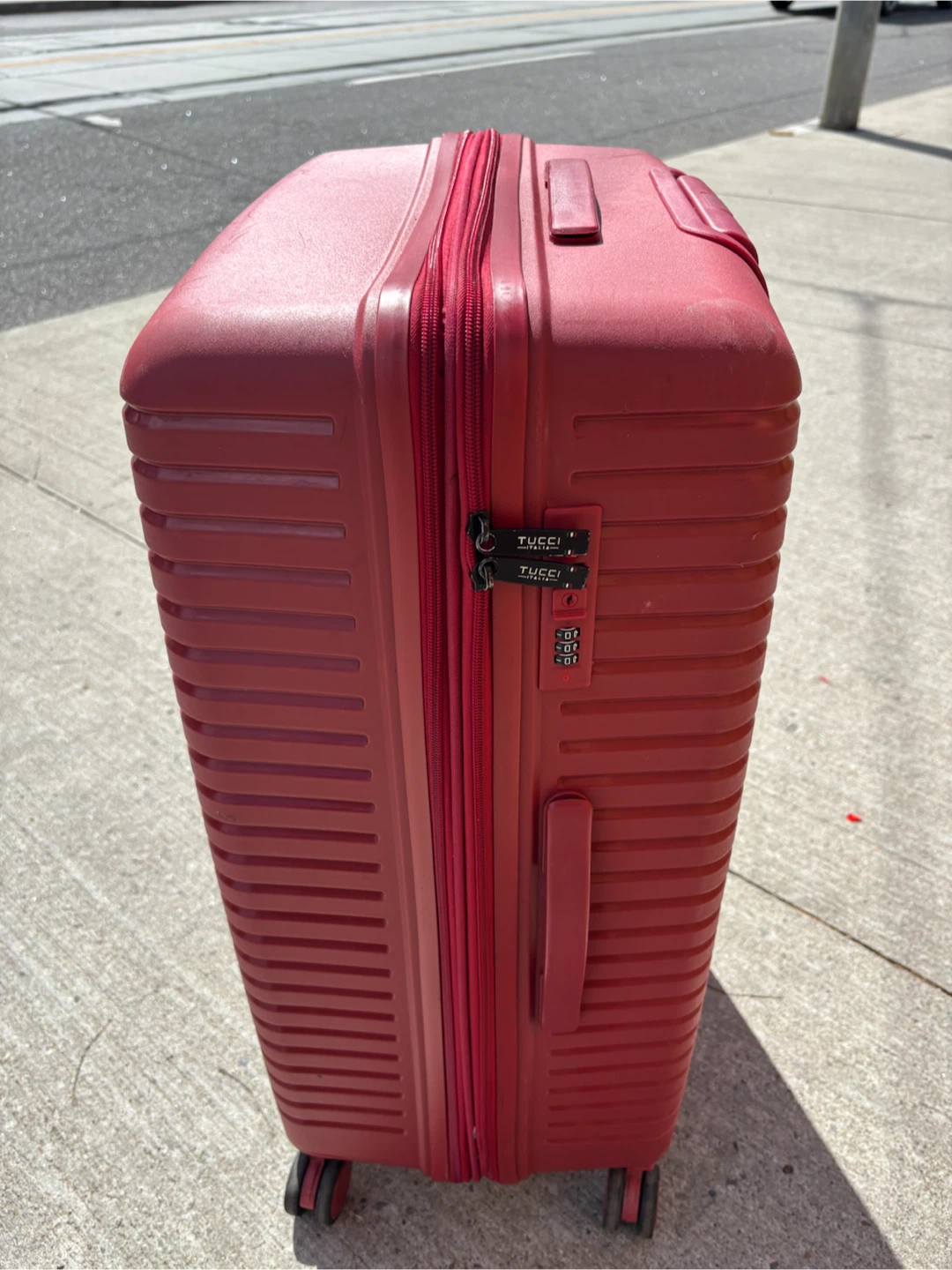 Tucci Red Hardside Spinner Suitcase - photo 3
