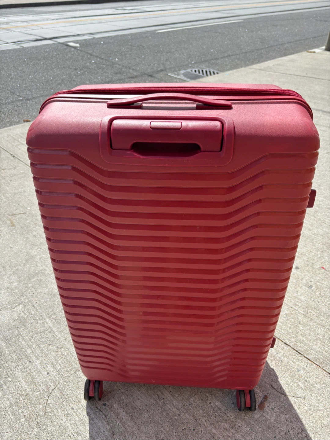 Tucci Red Hardside Spinner Suitcase - photo 4