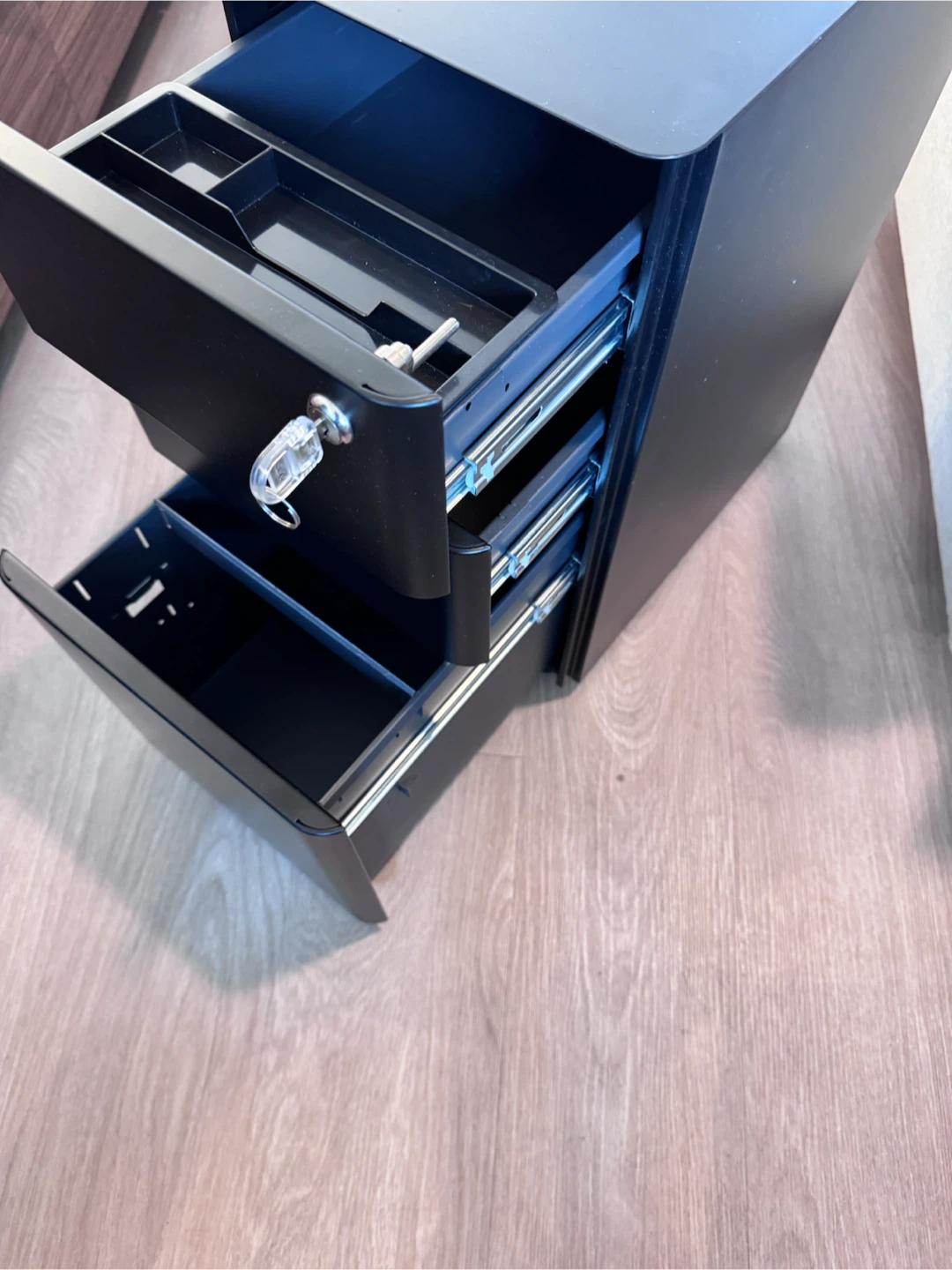 *pick up by 9/17!* Black 3-Drawer Metal Filing Cabinet - photo 2