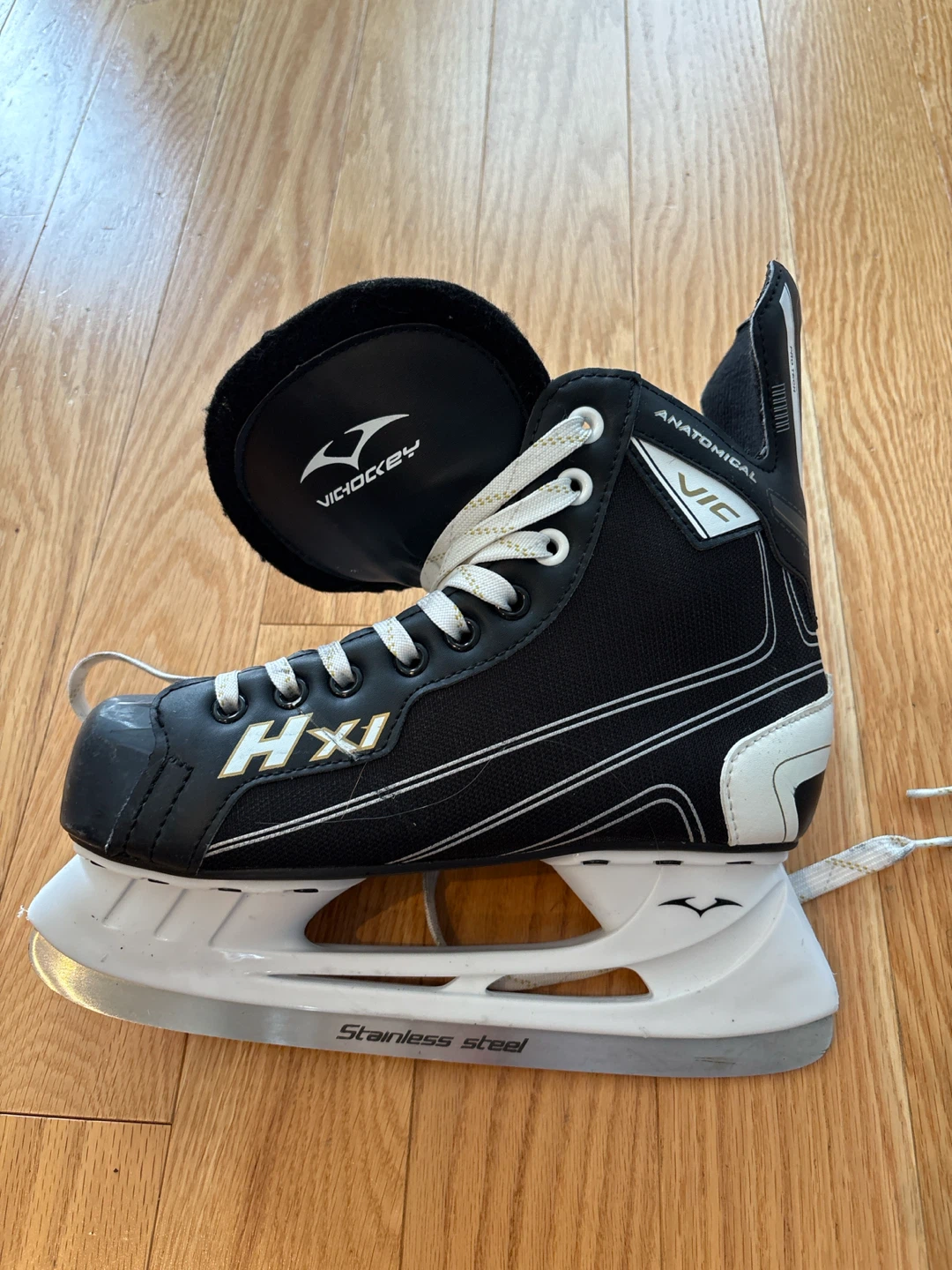 VIC Hx1 Hockey Skates Size 6