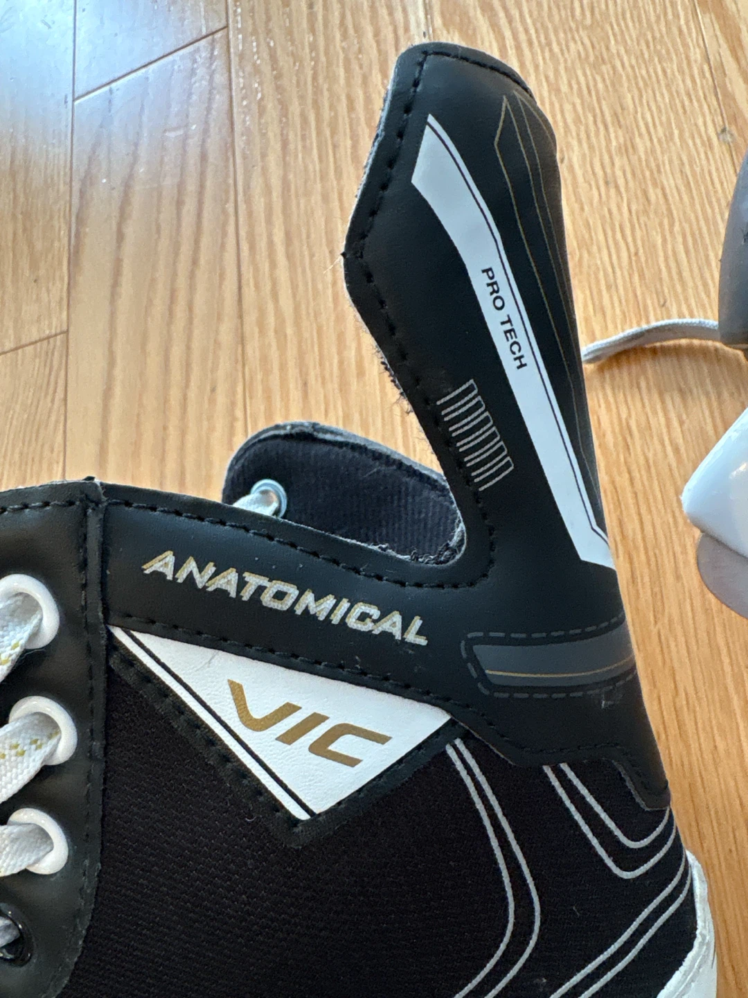VIC Hx1 Hockey Skates Size 6 - photo 4