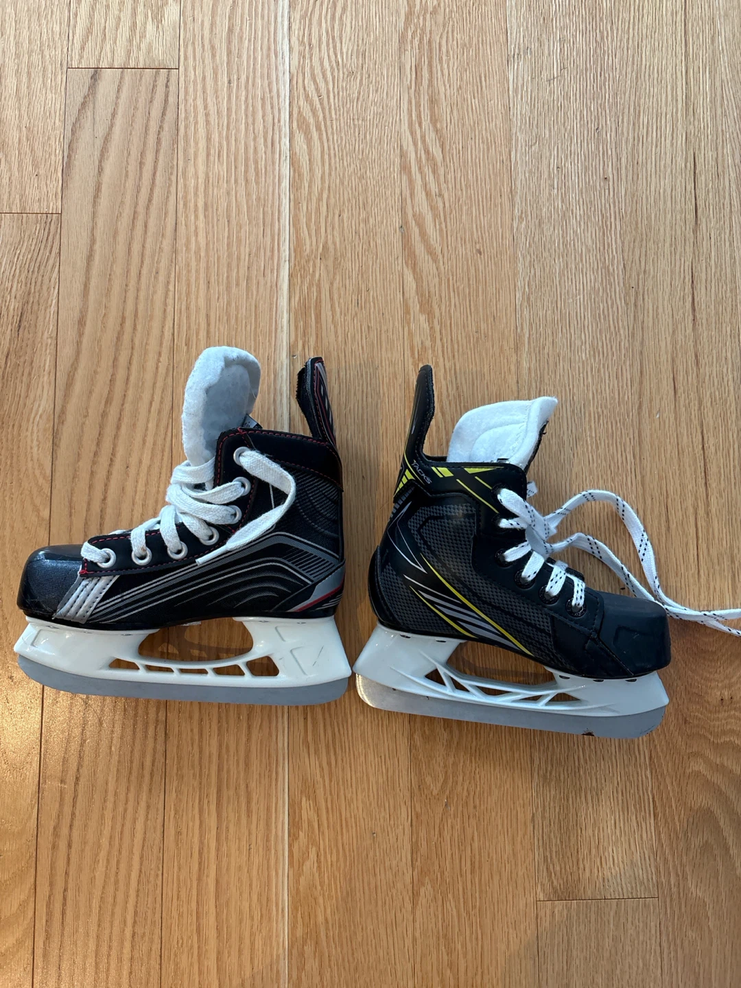 Bauer Vapor X200 Youth Ice Skates