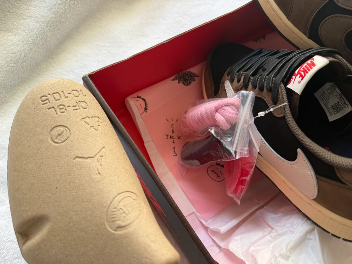 Size M US 10.5 - Nike Air Jordan 1 Low OG SP-T Travis Scott - photo 3