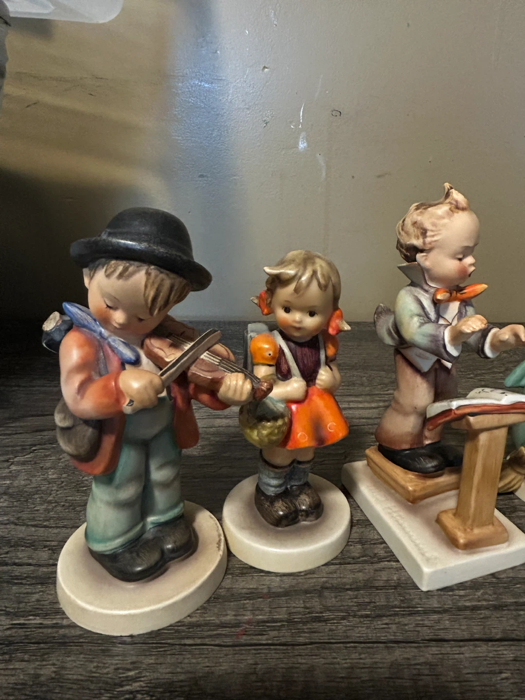 Hummel Figurine Collection - photo 2