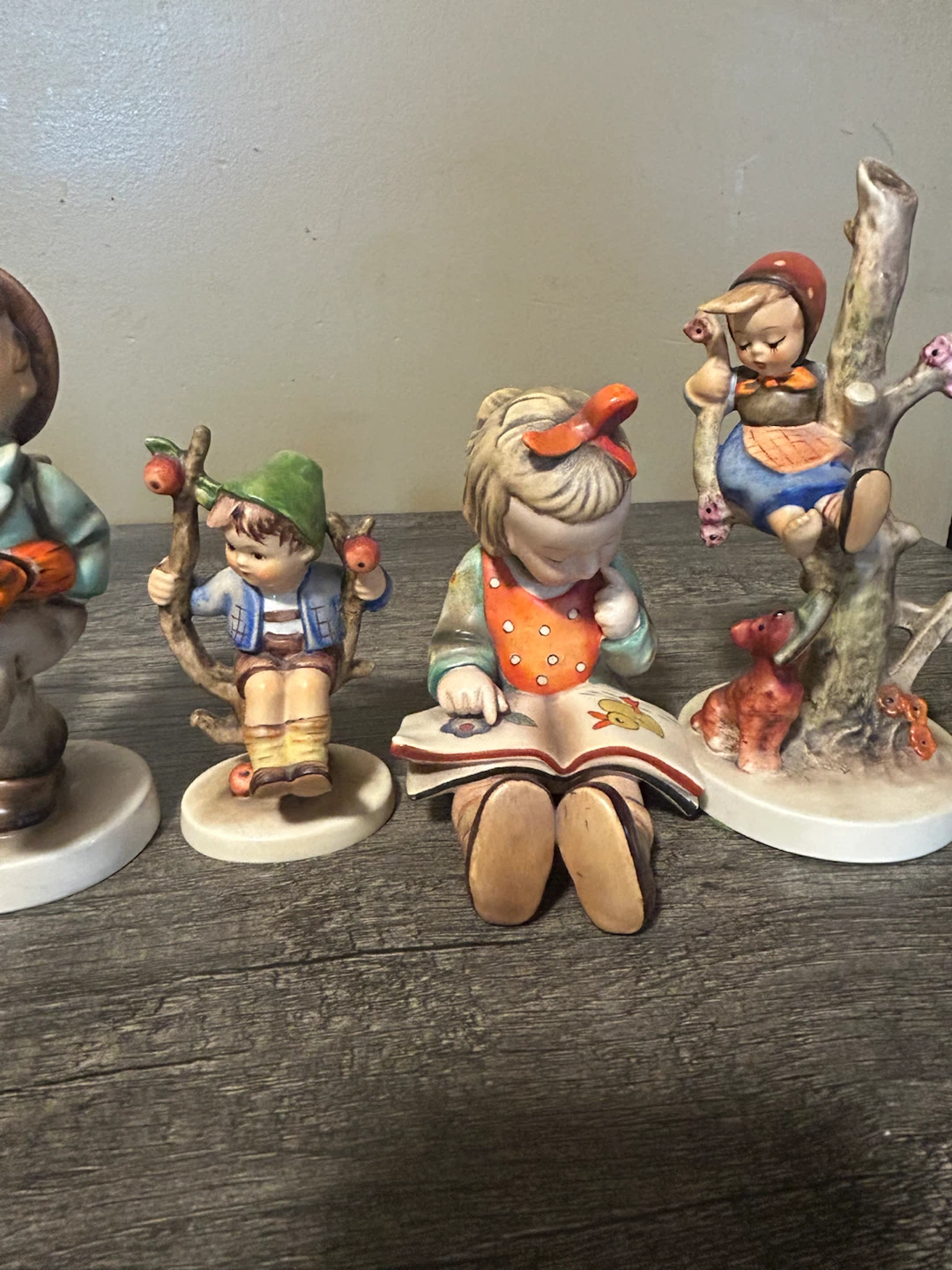 Hummel Figurine Collection - photo 4