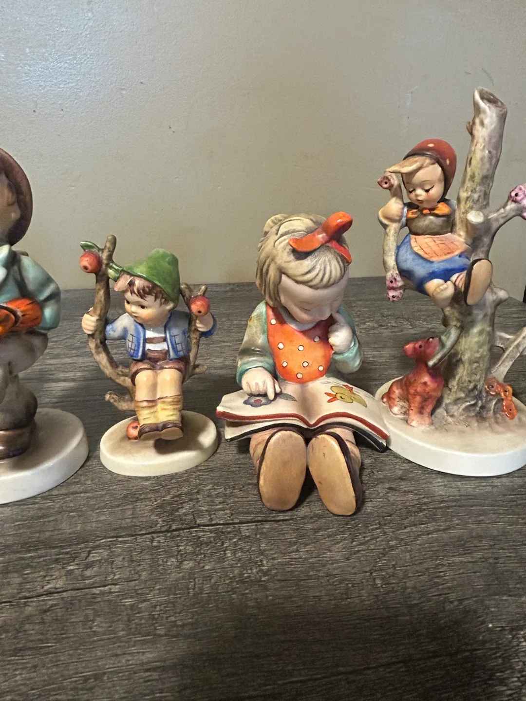 Hummel Figurine Collection - photo 4