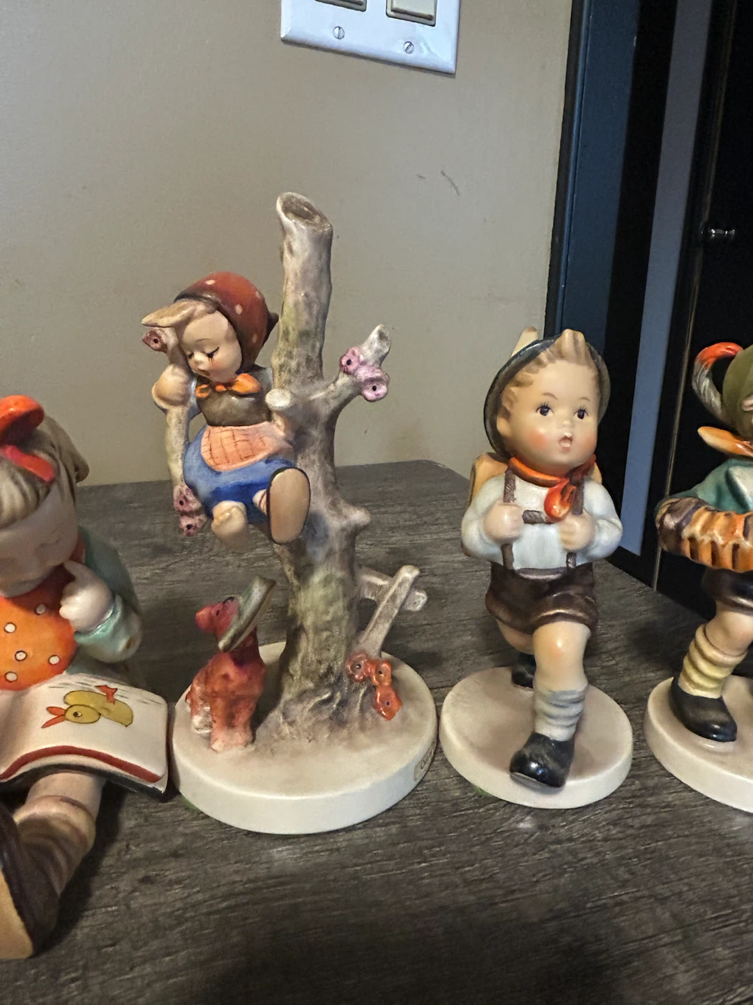 Hummel Figurine Collection - photo 5