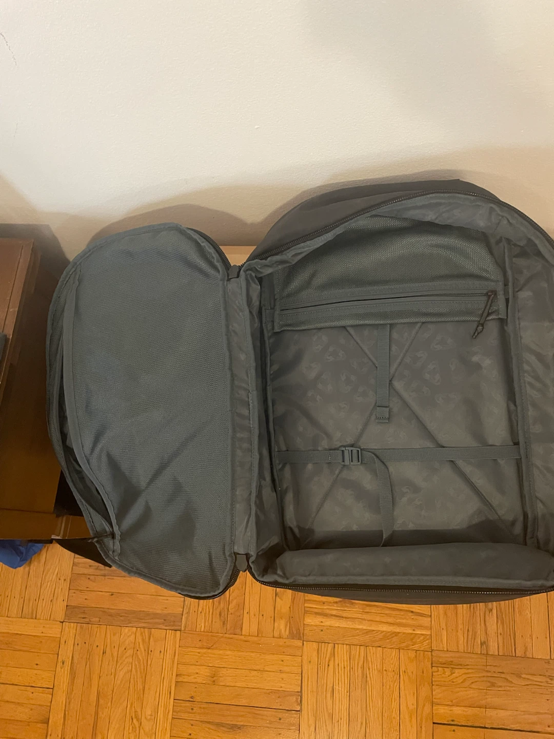 Thule Aion 40L carry on backpack - photo 2