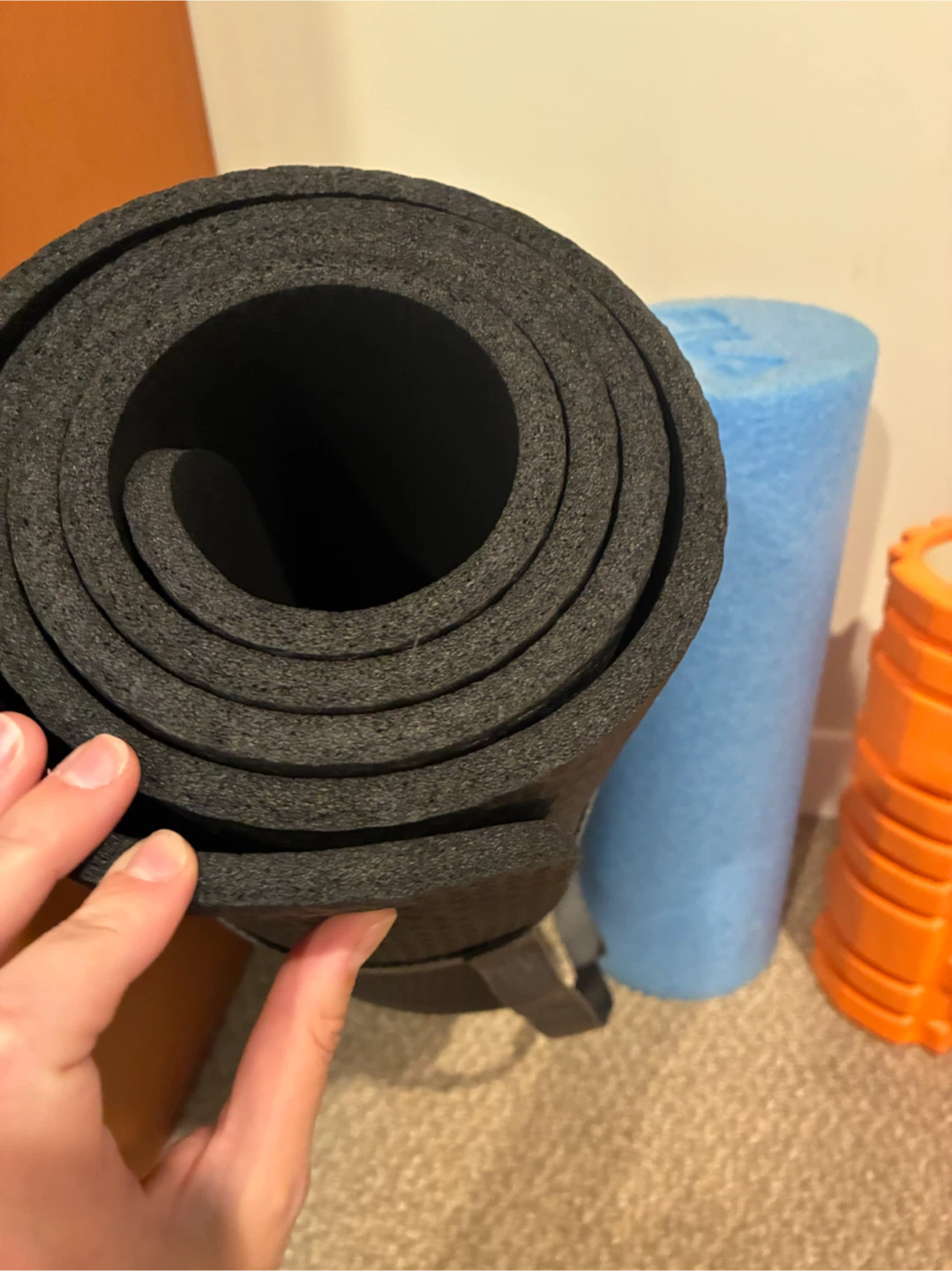 MOVING SALE: Yoga mat + 3 foam rollers - photo 2