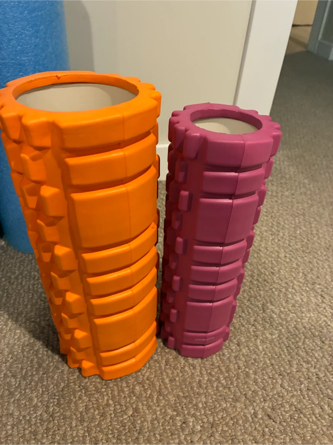 MOVING SALE: Yoga mat + 3 foam rollers - photo 5