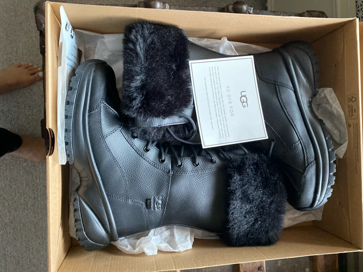 New UGG W Yose Tall Fluff Boots Black Size 7