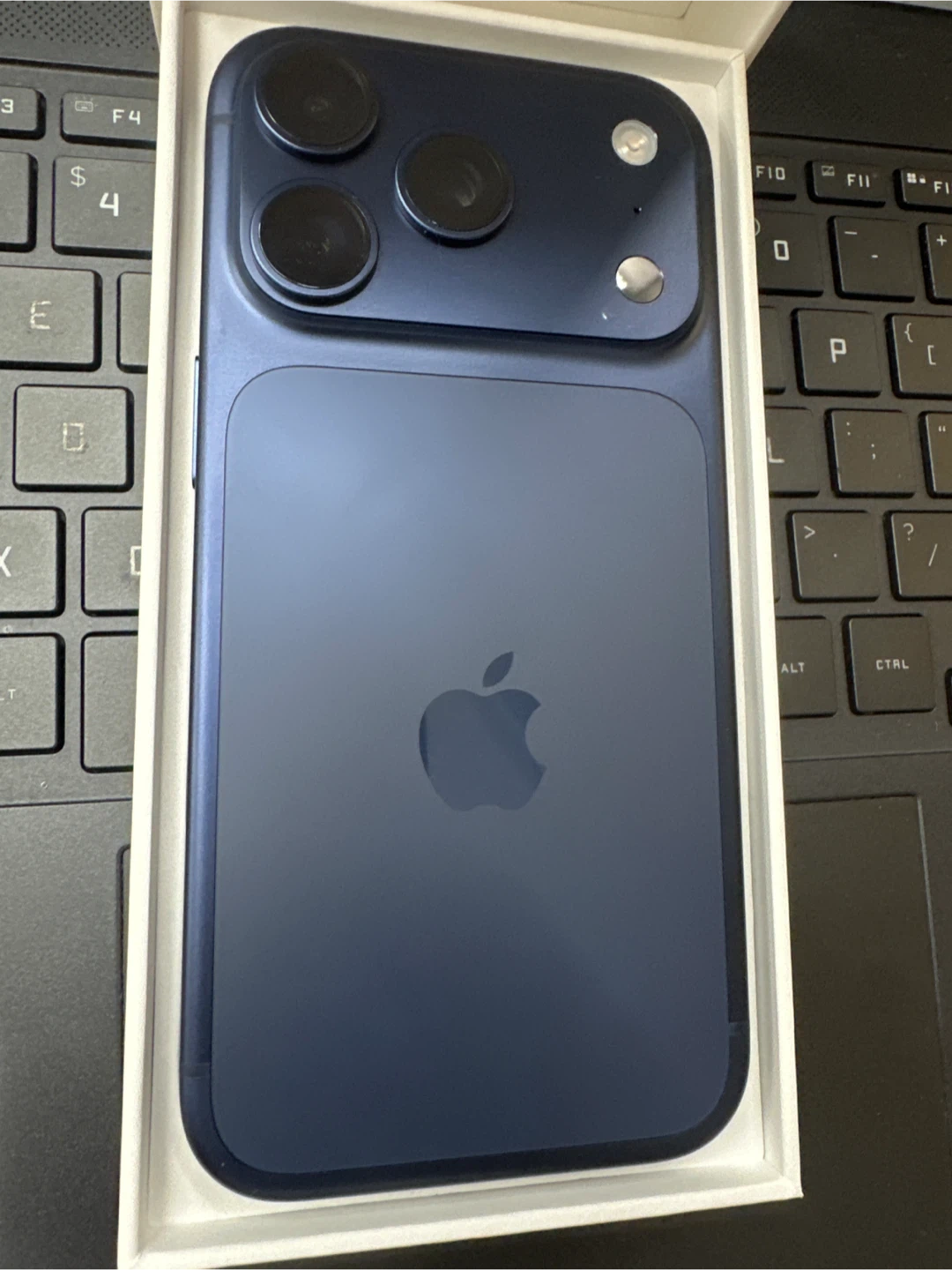 Apple iPhone 17 Pro Blue