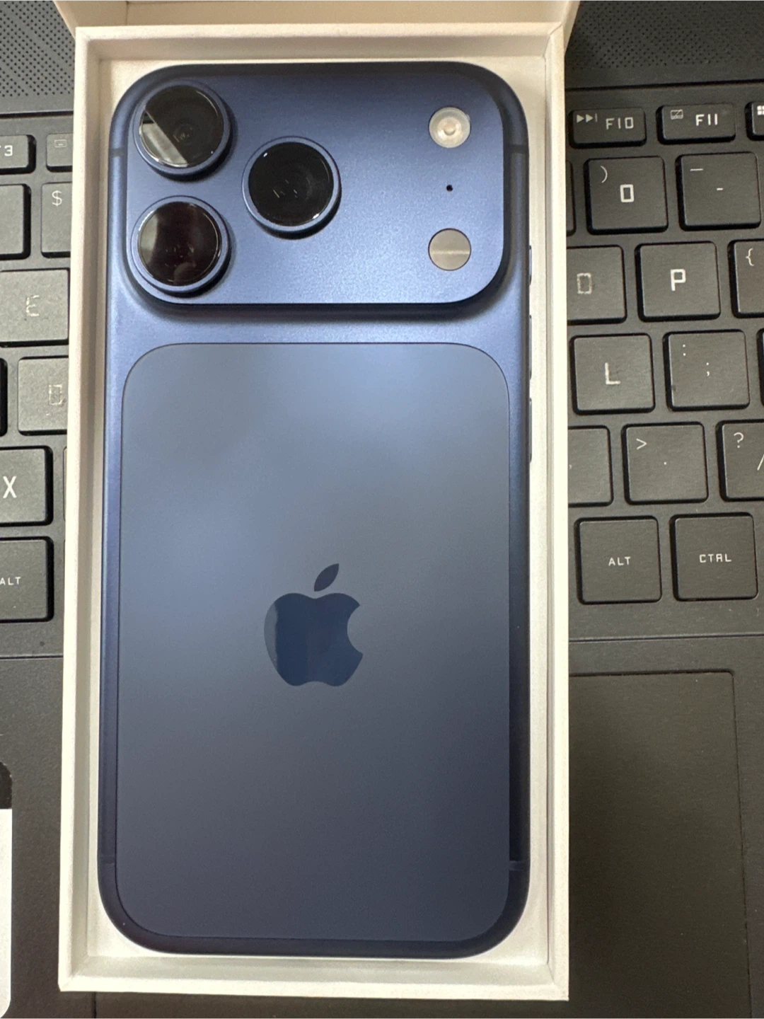 Apple iPhone 17 Pro Blue - photo 2