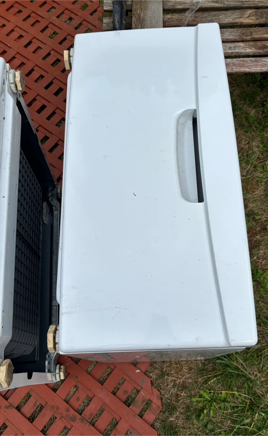 2 laundry pedestals