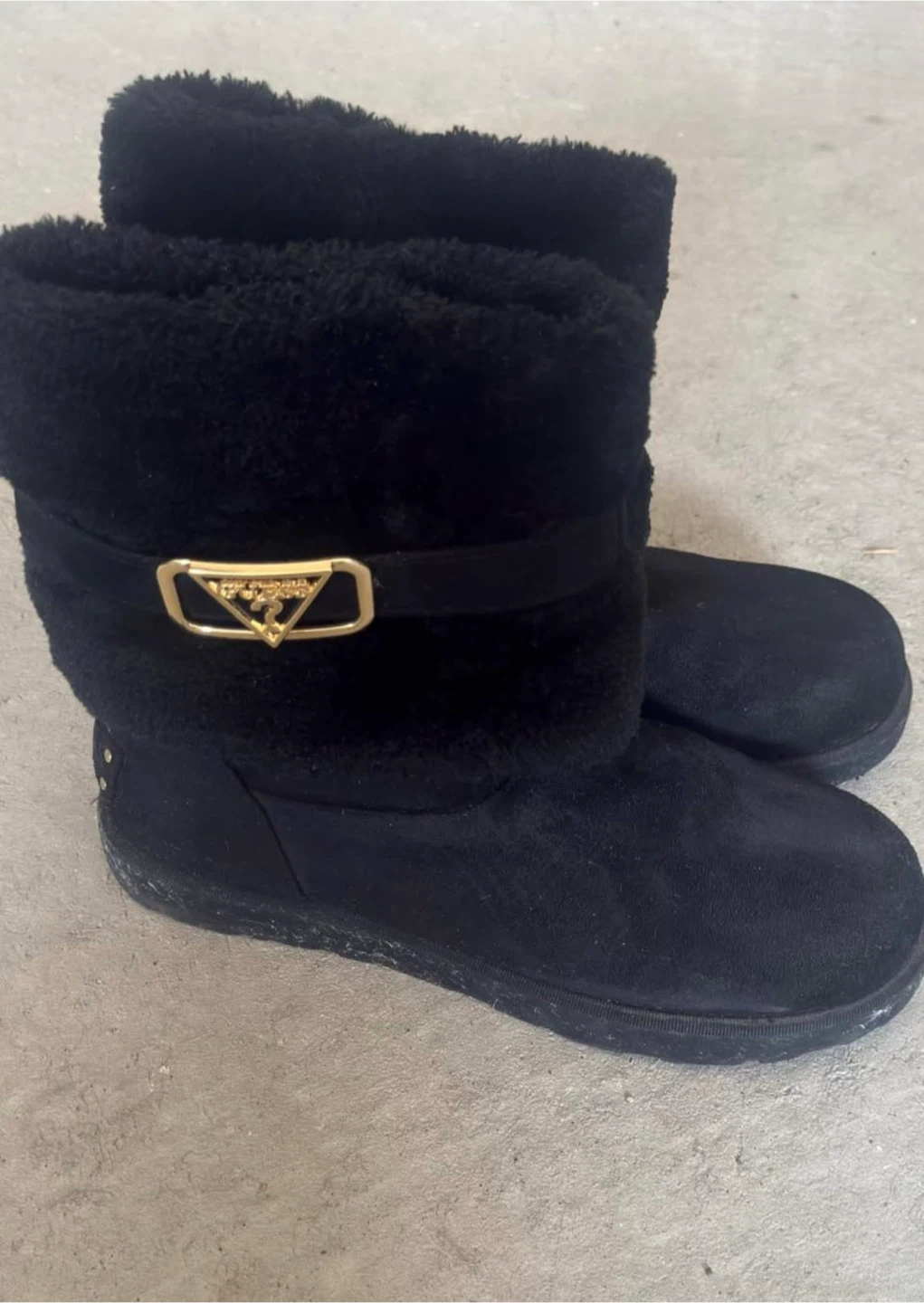 Guess black faux-fur winter boots