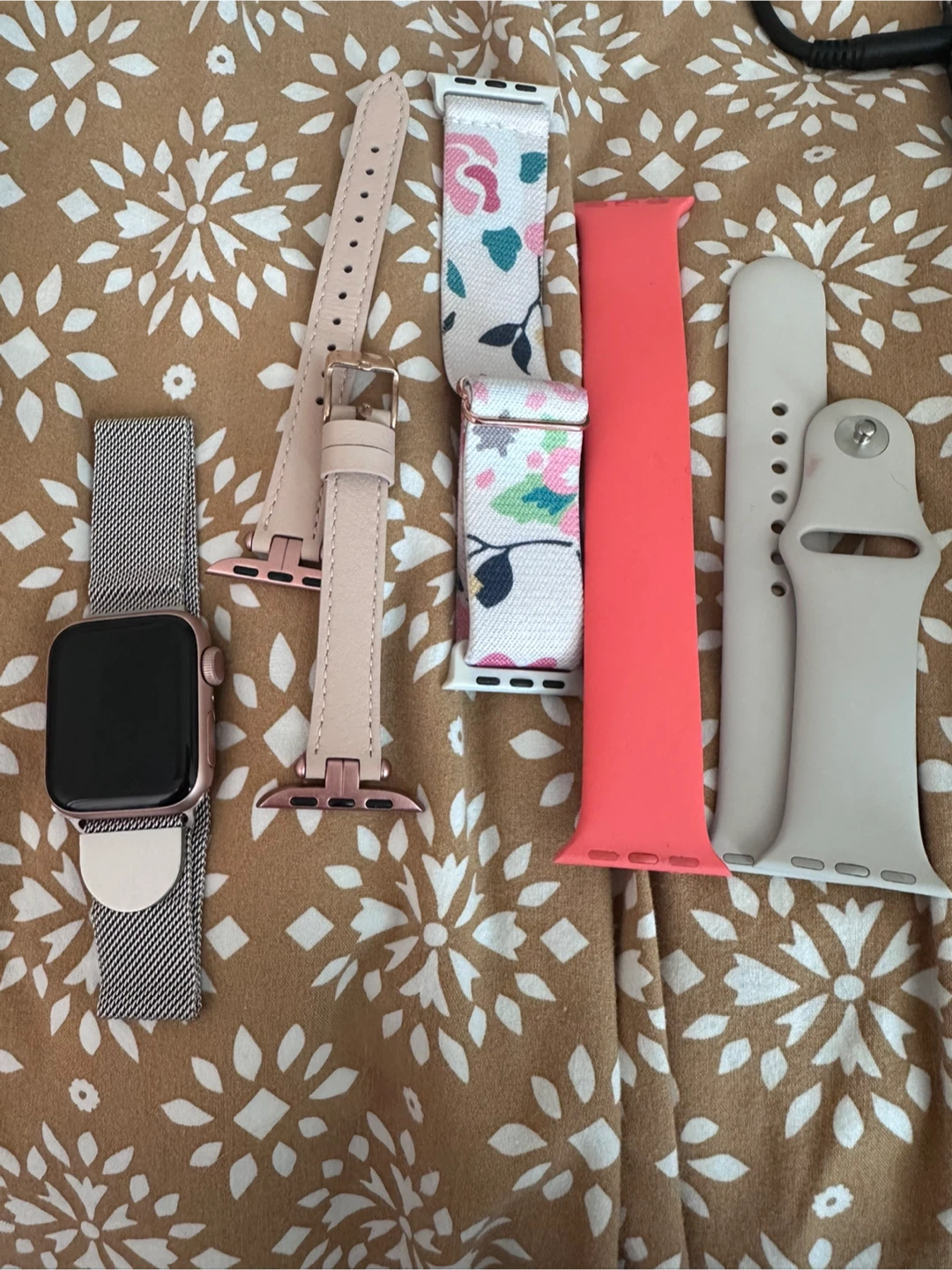 Apple Watch SE with Four Additional Bands - photo 2