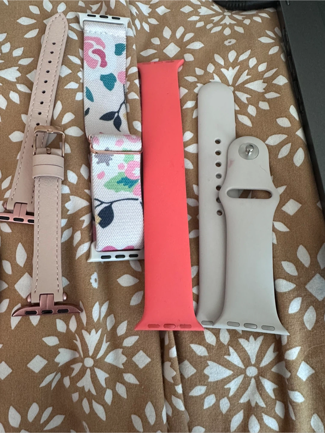 Apple Watch SE with Four Additional Bands - photo 3