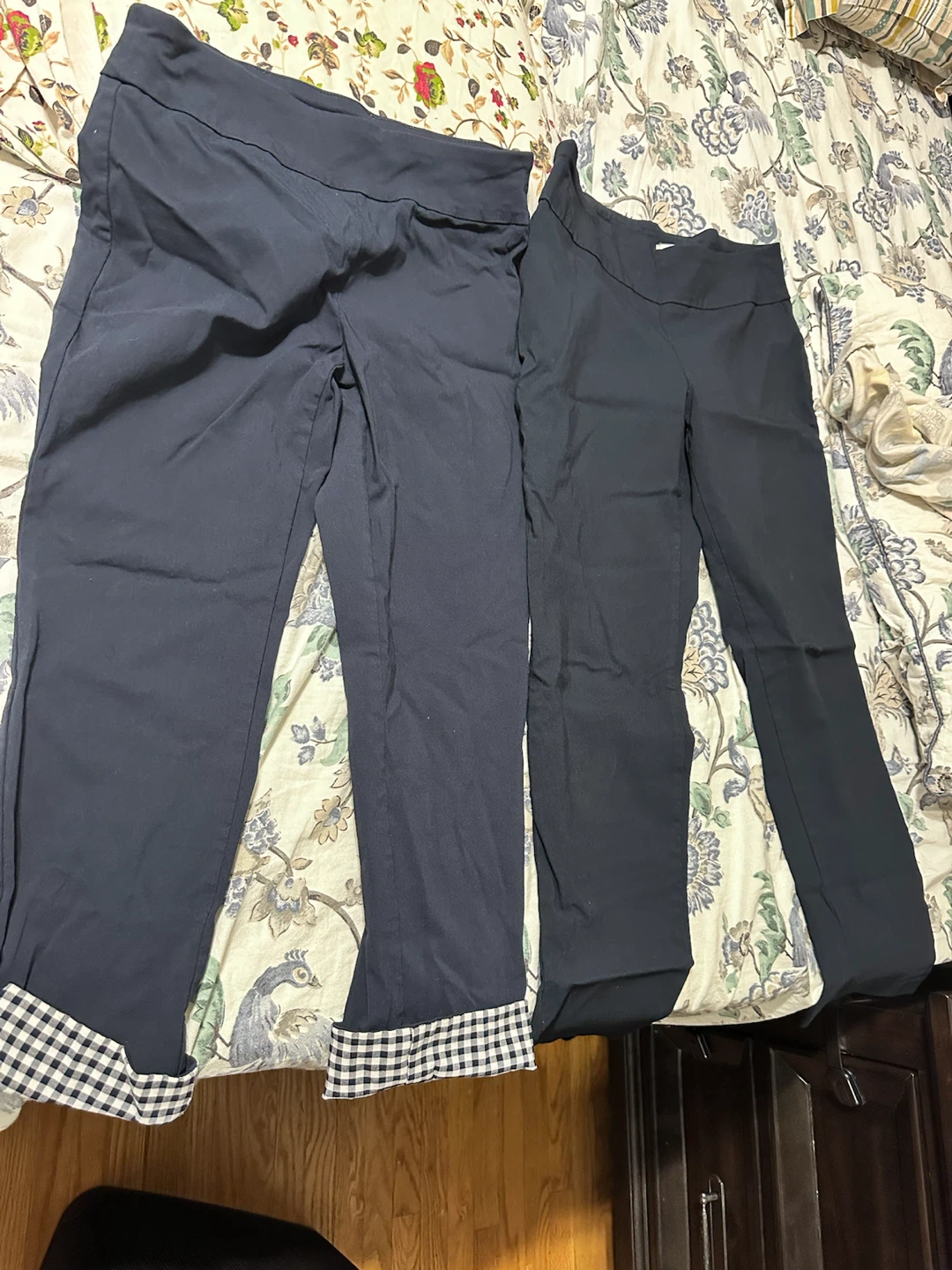 Two pairs of Van Heusen stretch pants size 6 - photo 3