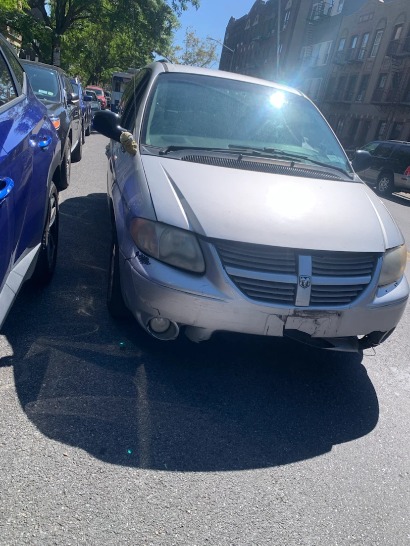 Dodge Caravan SXT Silver Minivan