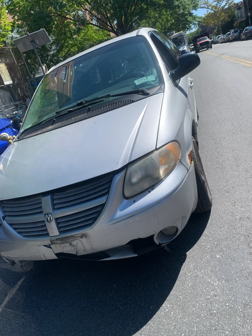 Dodge Caravan SXT Silver Minivan - photo 2