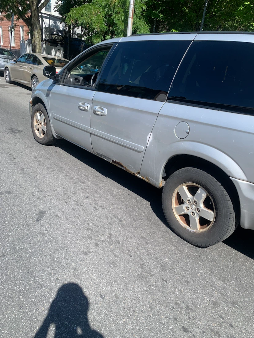 Dodge Caravan SXT Silver Minivan - photo 4