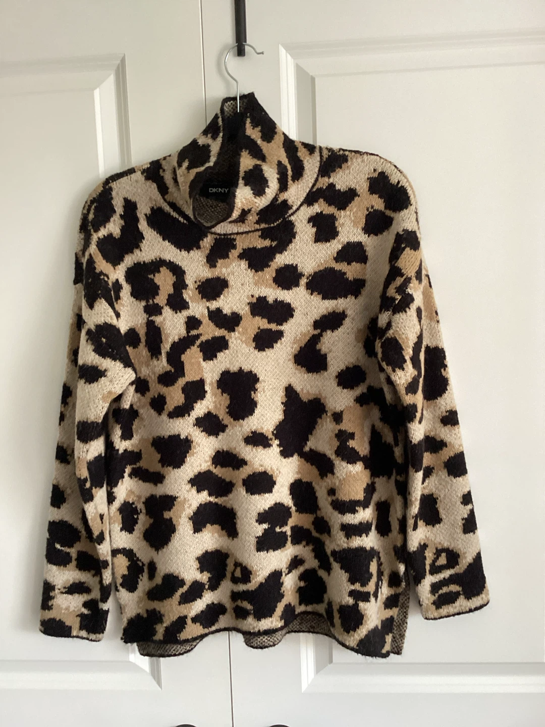 DKNY LEOPARD PRINT SWEATER
