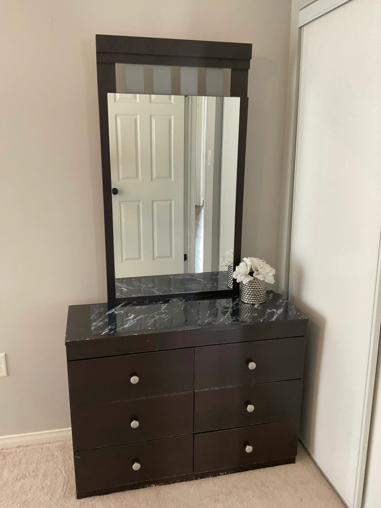 Bedroom furniture set with dresser and mirror - photo 2