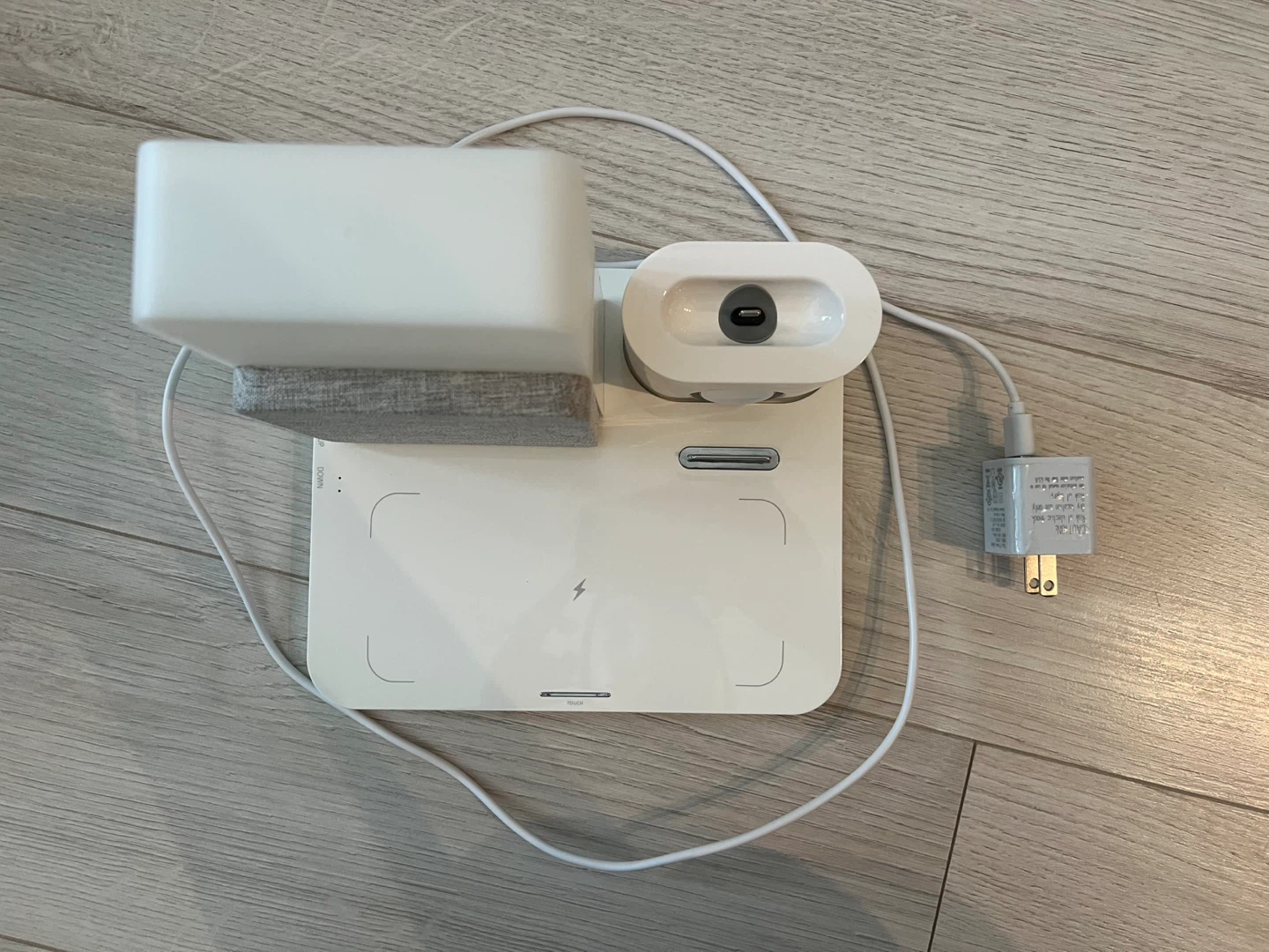 3-in-1 Wireless Charging Station - photo 2