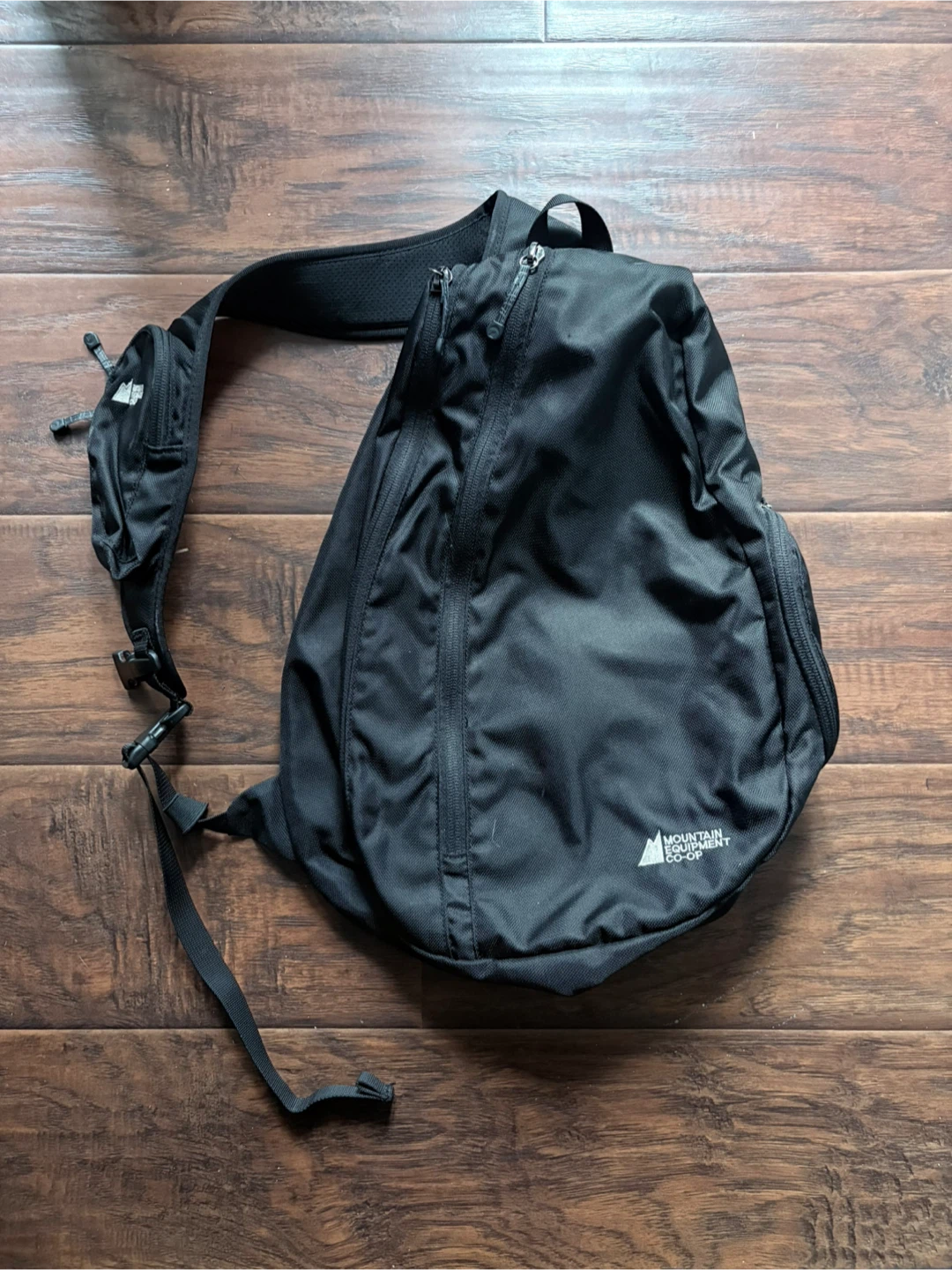 Vintage MEC Mountain Equipment Coop crossbody tri sling bag