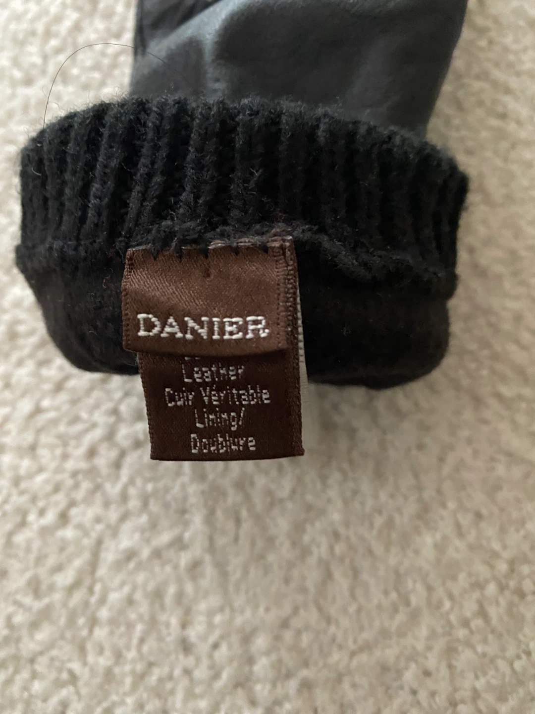 Danier Black Genuine Leather Gloves - photo 2