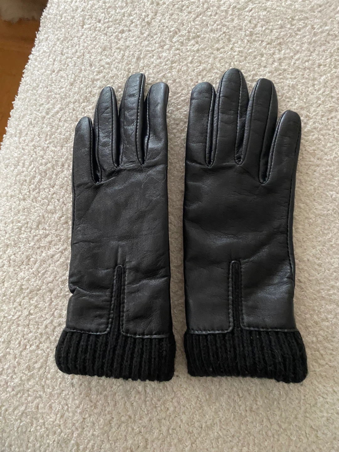 Danier Black Genuine Leather Gloves - photo 4