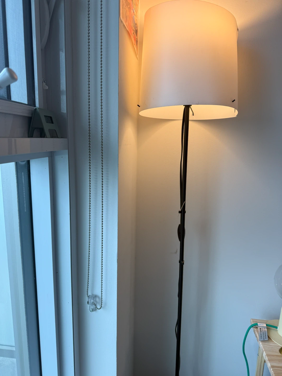 Minimalist Floor Lamp with white bulb and organizer - photo 2