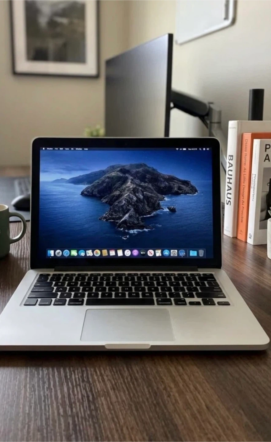 Apple MacBook Pro Laptop