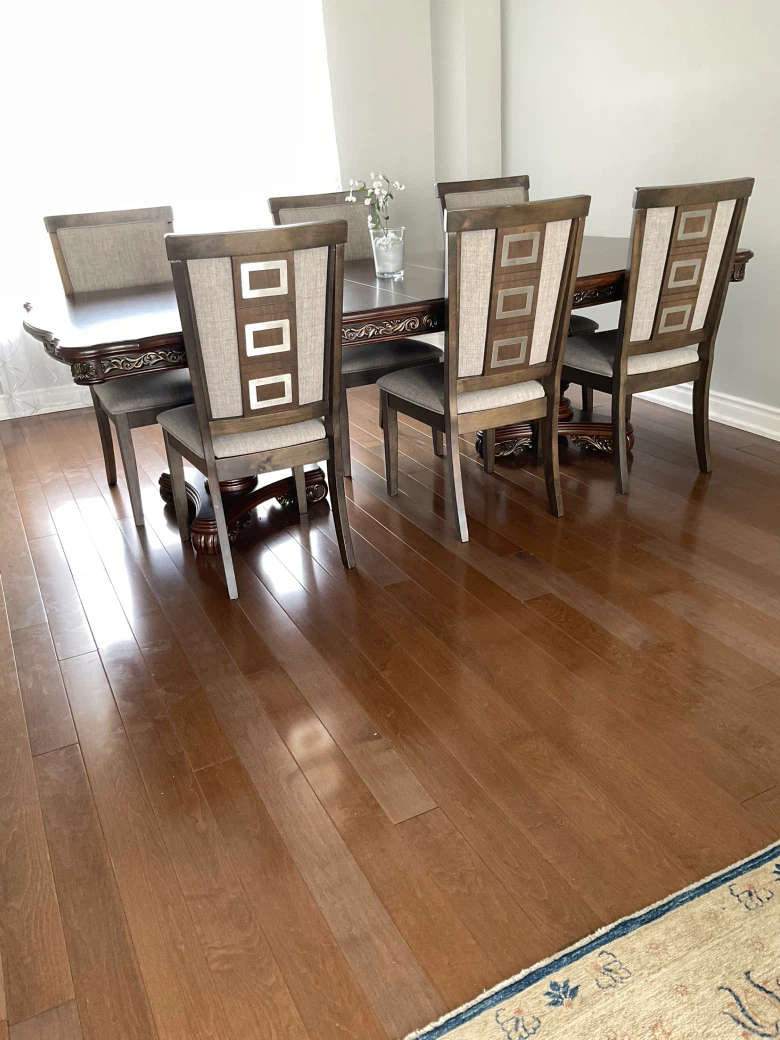 Dining Room Table and 6 Chairs Set
