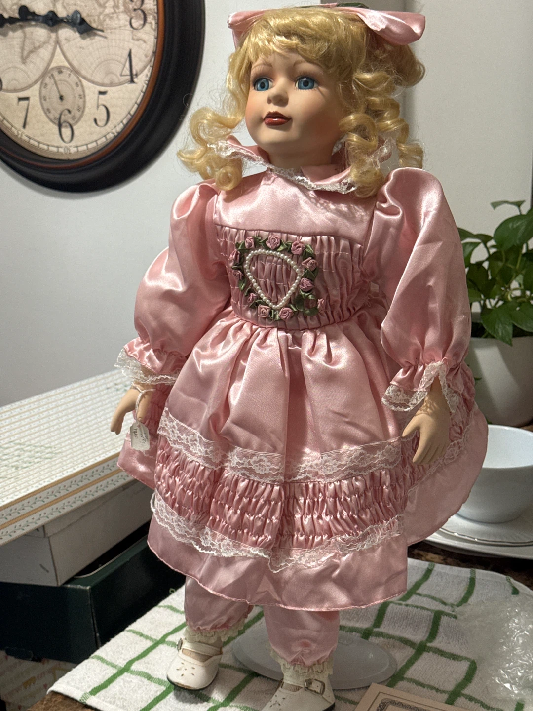 24 inchSeyman Mann ceramic Signature Series Collector Doll - photo 4
