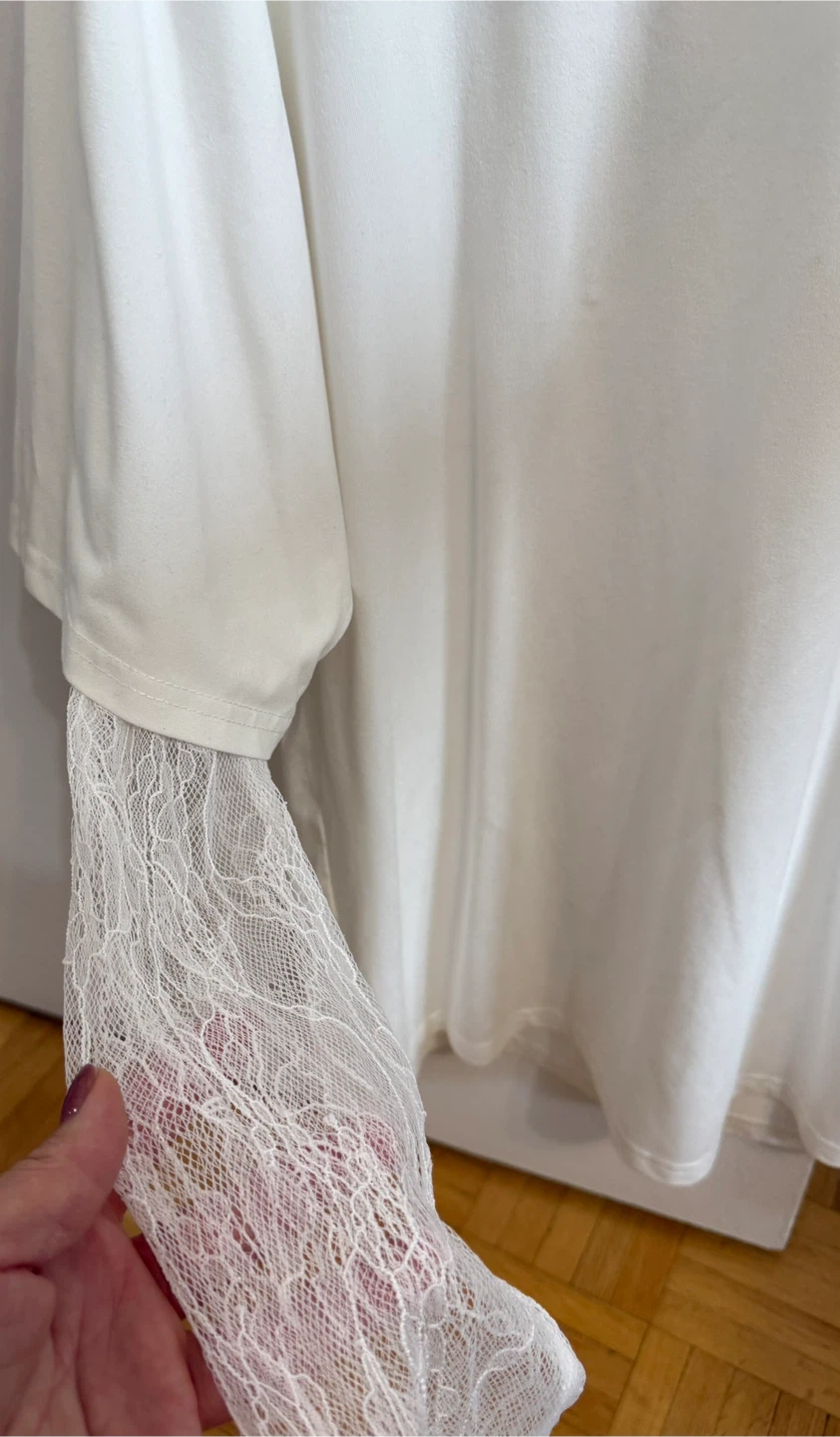 White T-Shirt with Lace Sleeves Size M - photo 2