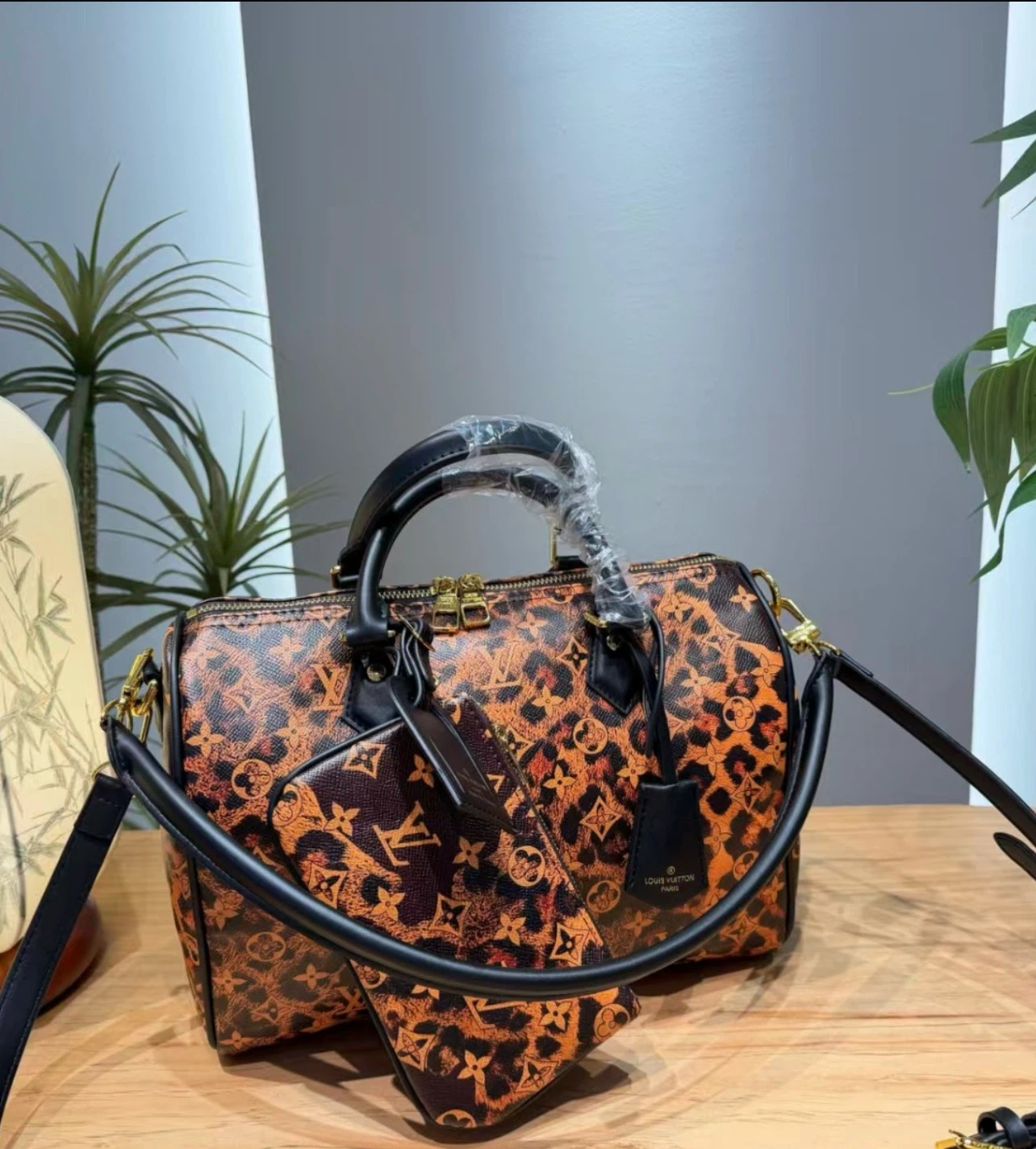 Louis Vuitton Monogram Leopard Speedy Bandouliere 25