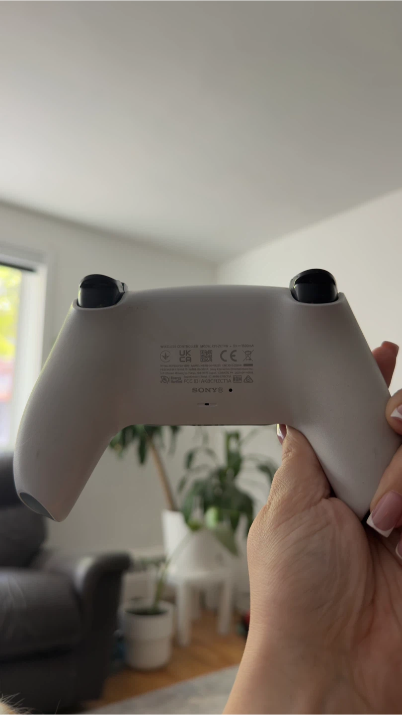 Sony PlayStation 5 DualSense Wireless Controller stick drift - photo 2