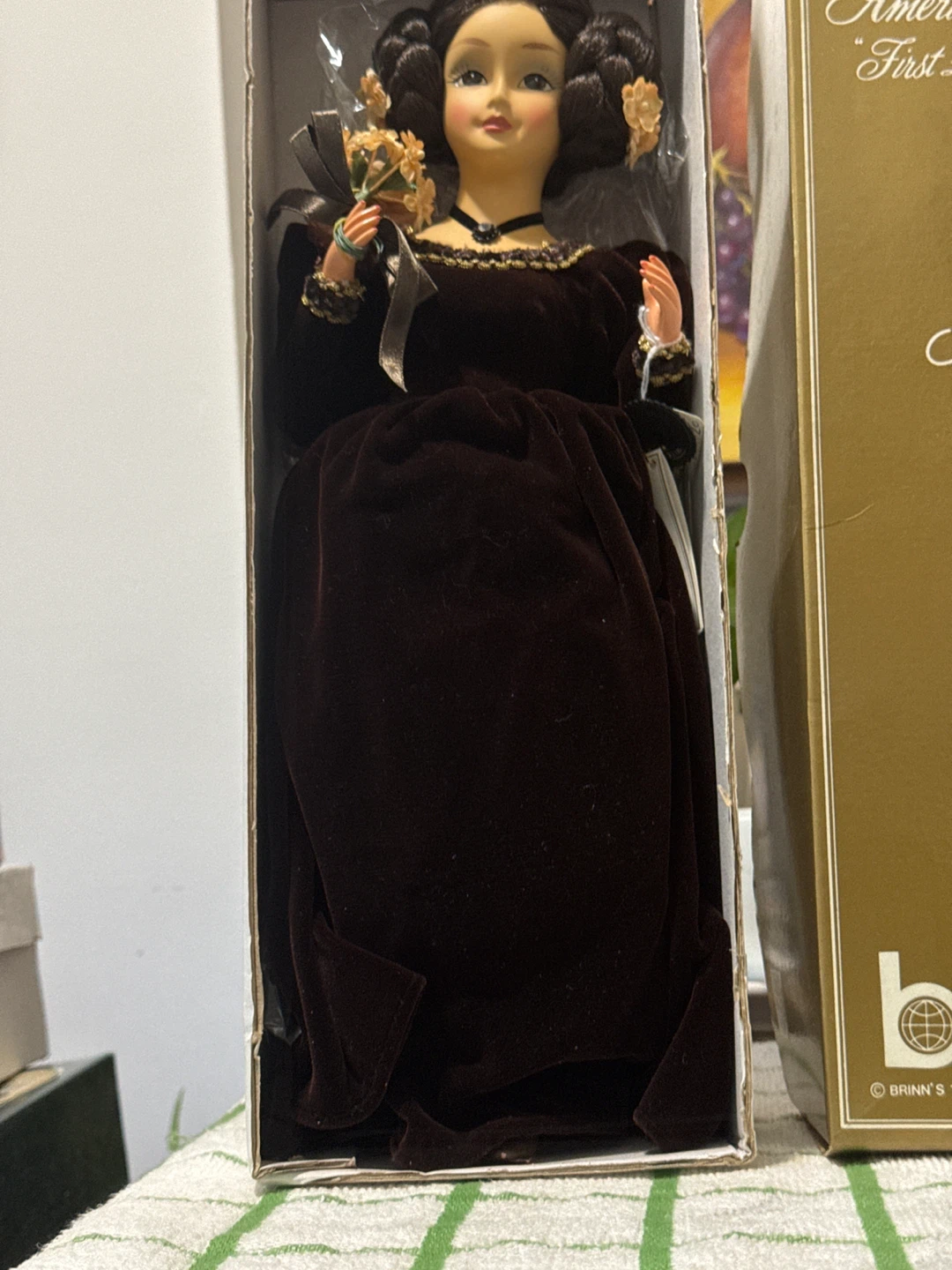 Brinn's Limited Edition First Lady Gown Series Doll - photo 2
