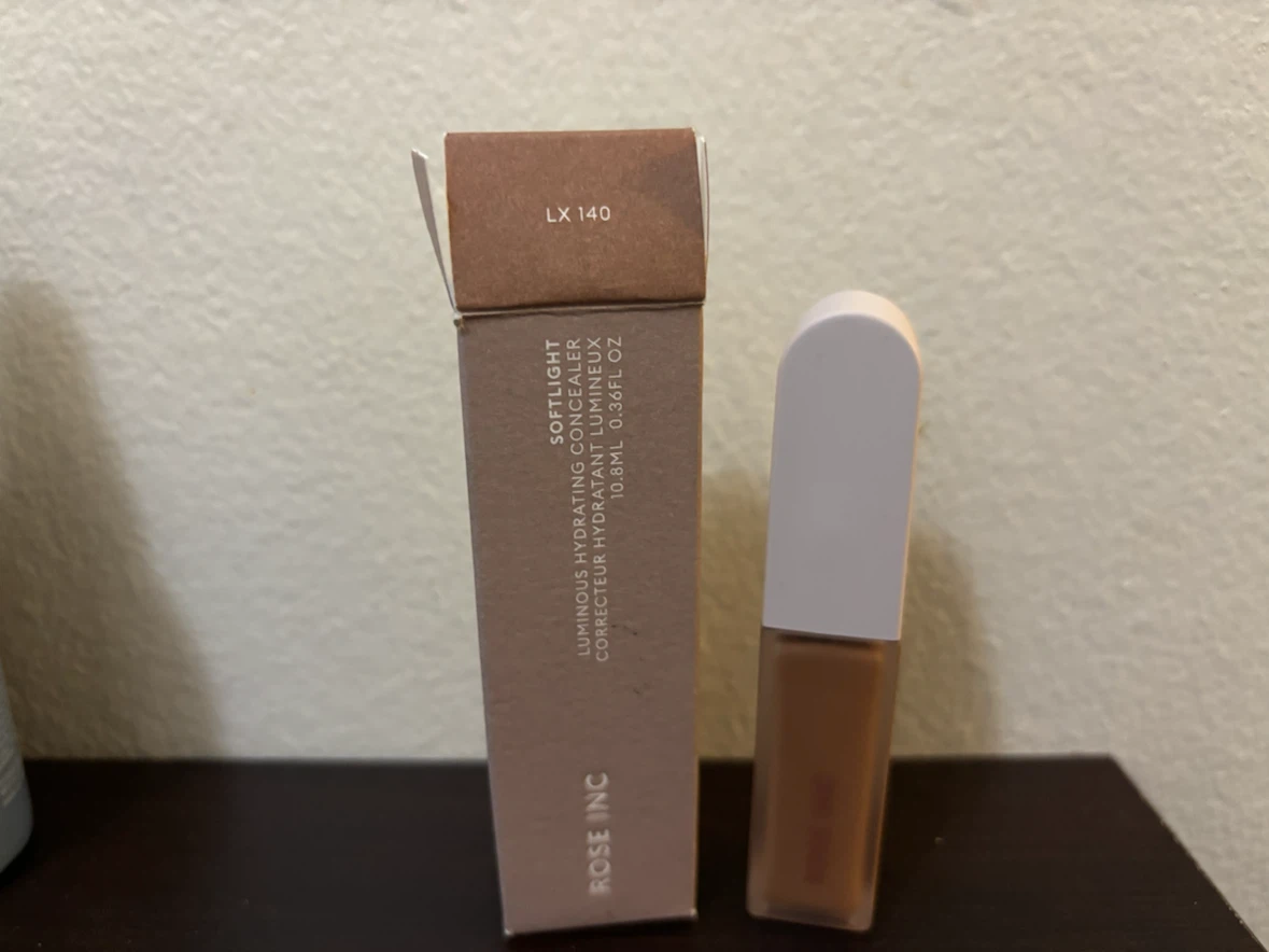 CLEARANCE-Rose Inc Softlight Luminous Hydrating Concealer LX 140