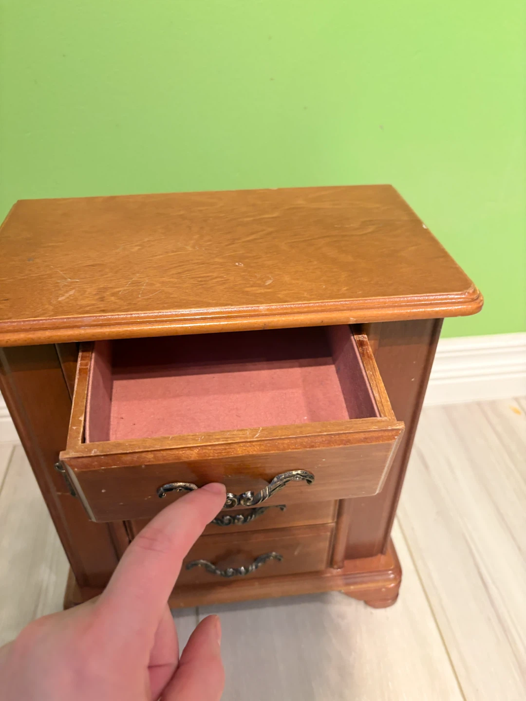 vintage Gunther Mele jewelry cabinet/armoire from 1976 - photo 2
