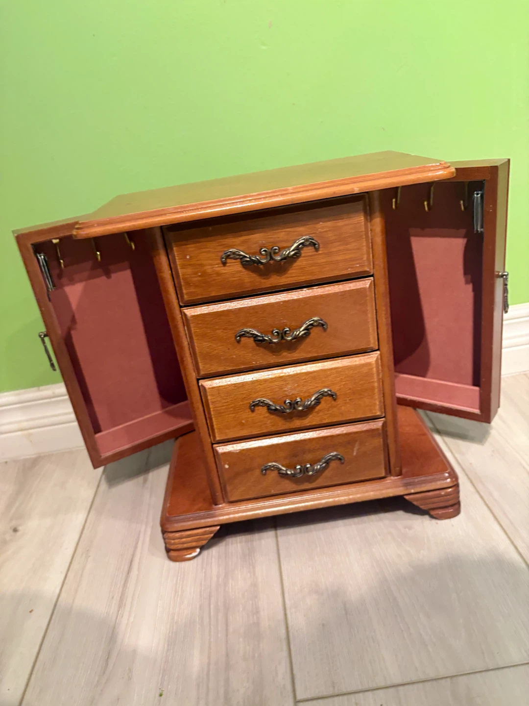 vintage Gunther Mele jewelry cabinet/armoire from 1976 - photo 3