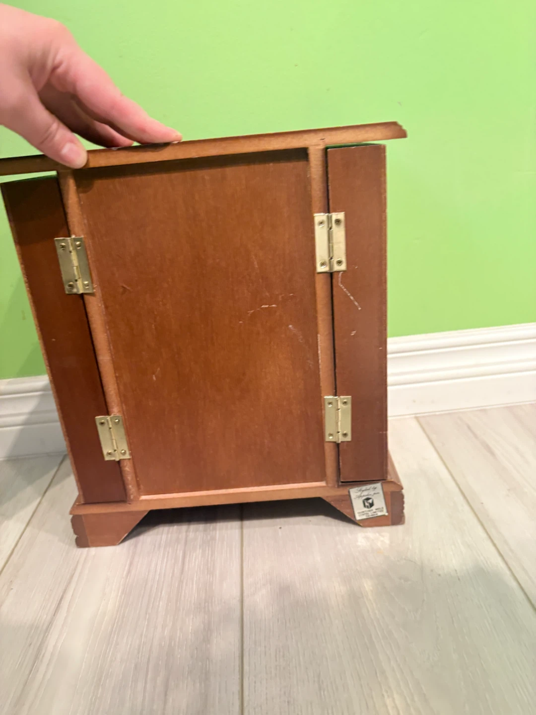 vintage Gunther Mele jewelry cabinet/armoire from 1976 - photo 5