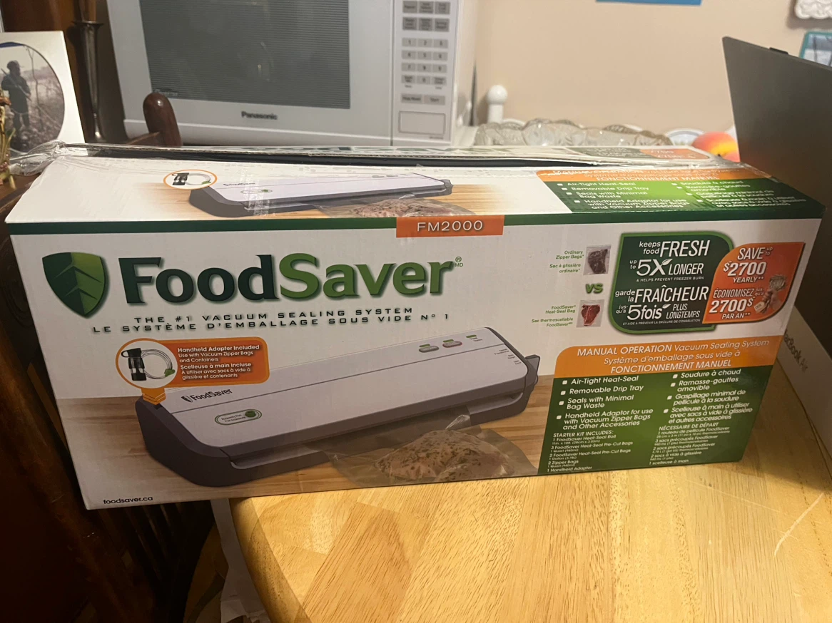 FoodSaver FM2000 Vacuum Sealing System, new