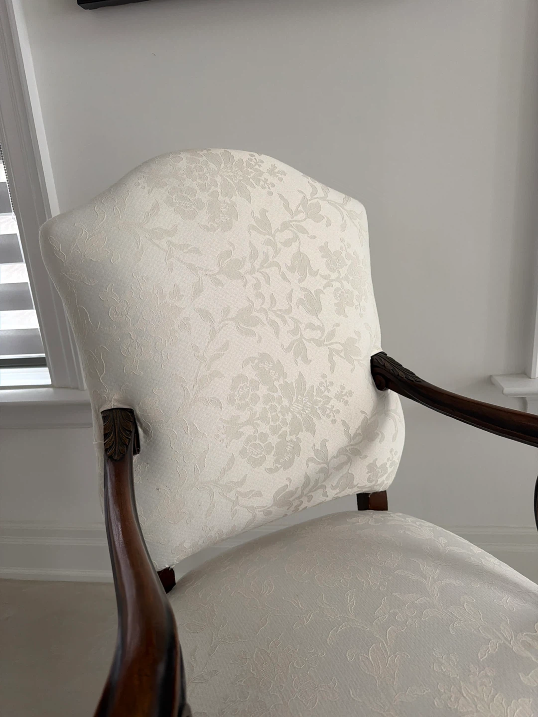 Vintage Style Upholstered Armchair - photo 3