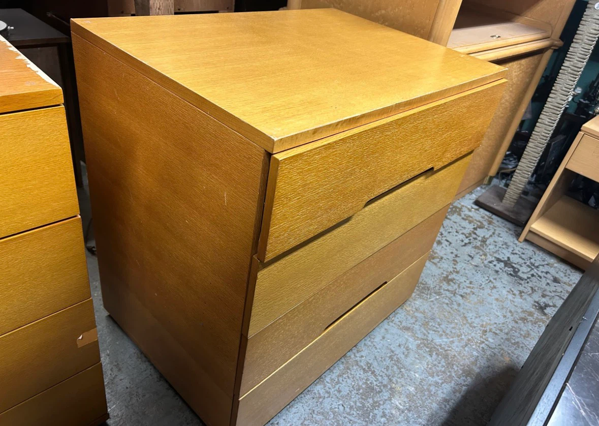 Honey brown dresser with 4 drawers - photo 2