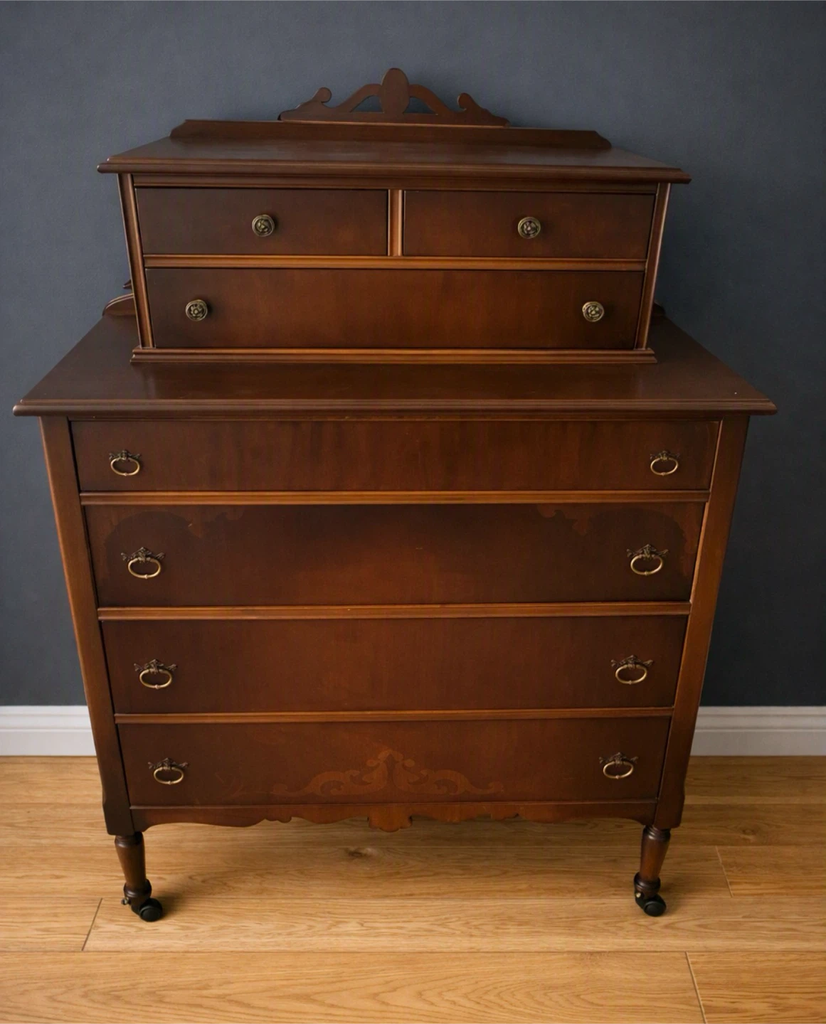 Early1900s gentleman’s chest manufactured by Knechtel