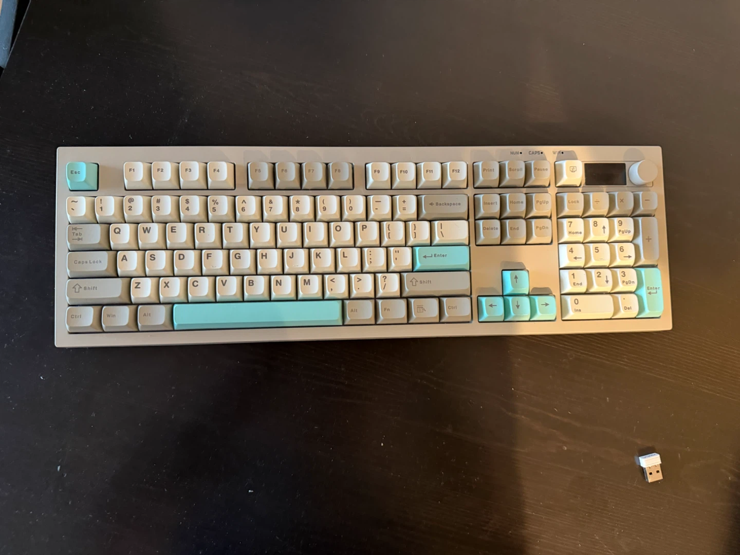Wireless  RGB keyboard with membrane keys and display
