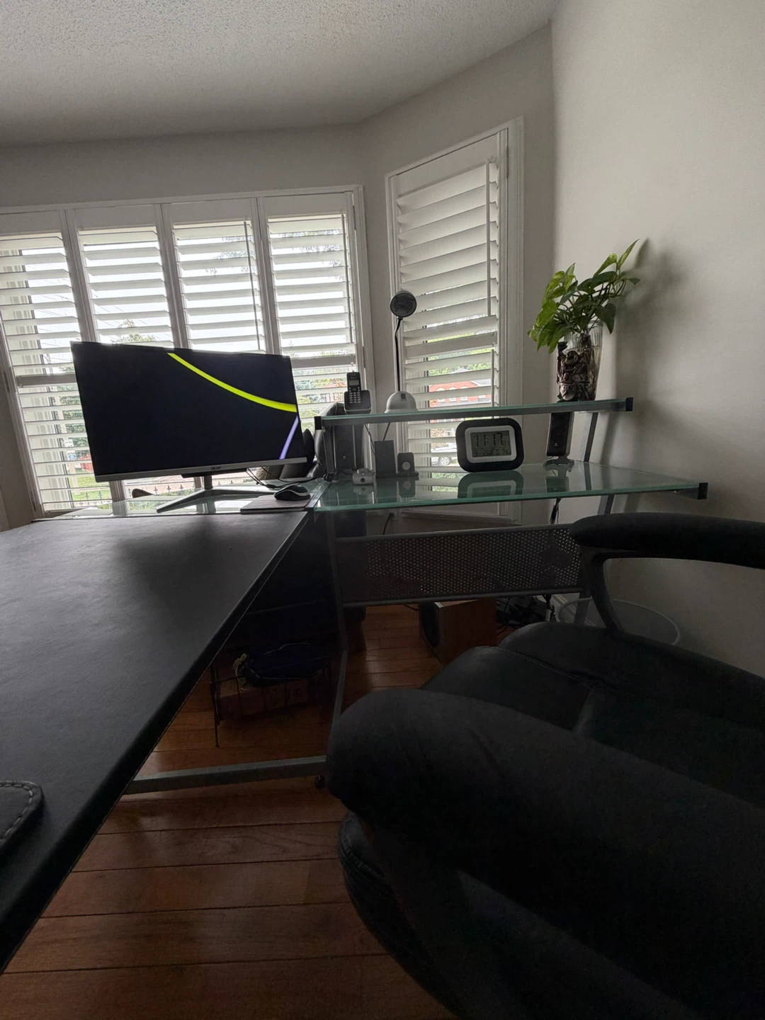 L-Shaped Glass and Metal Desk - photo 4